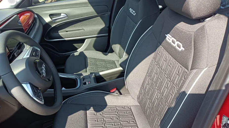 FIAT 600 600 1.2 Turbo Hybrid Pop eDCT Nowy