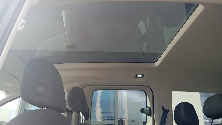 VOLKSWAGEN Caddy osobowy Caddy 1.5 TSI Dark Label Nowy