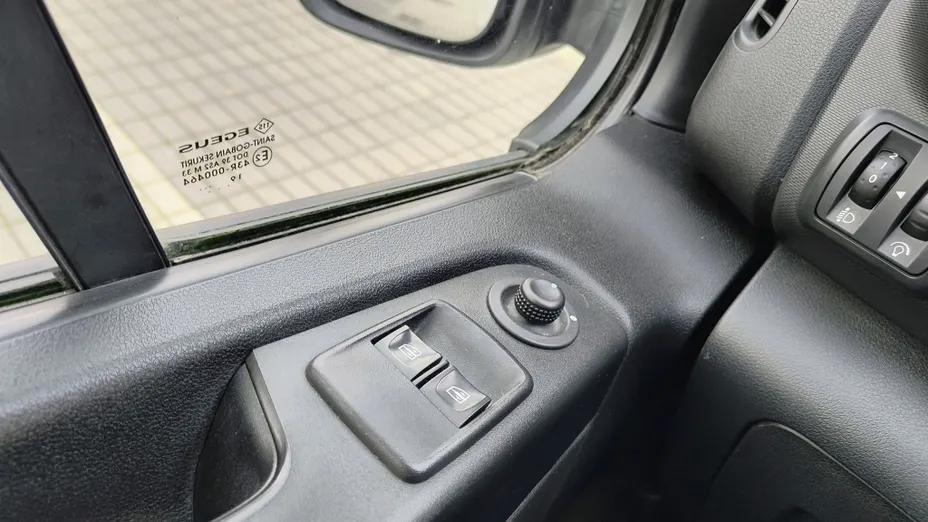 RENAULT Trafic Trafic 2.0 dCi L1H1 Business