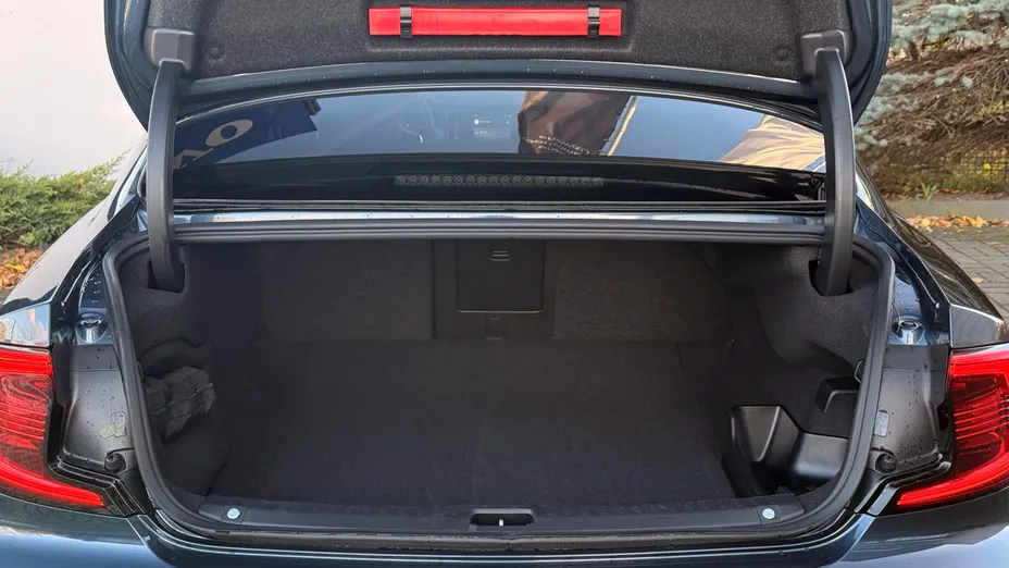 VOLVO S90 S90 T8 AWD Plug-In Hybrid Plus Dark aut