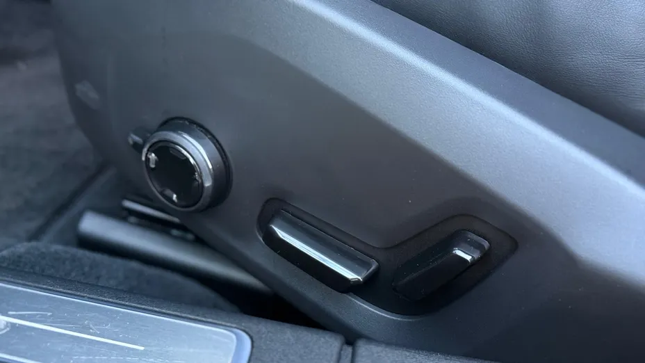 VOLVO S90 S90 T8 AWD Plug-In Hybrid Plus Dark aut