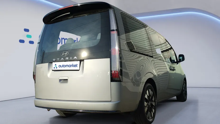 HYUNDAI Staria Staria 1.6 T-GDI HEV Luxury aut