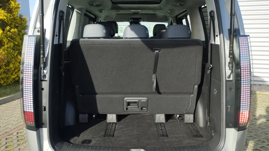 HYUNDAI Staria Staria 1.6 T-GDI HEV Luxury aut