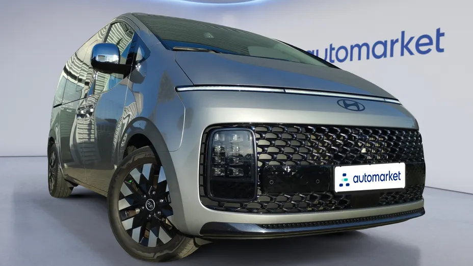 HYUNDAI Staria Staria 1.6 T-GDI HEV Luxury aut