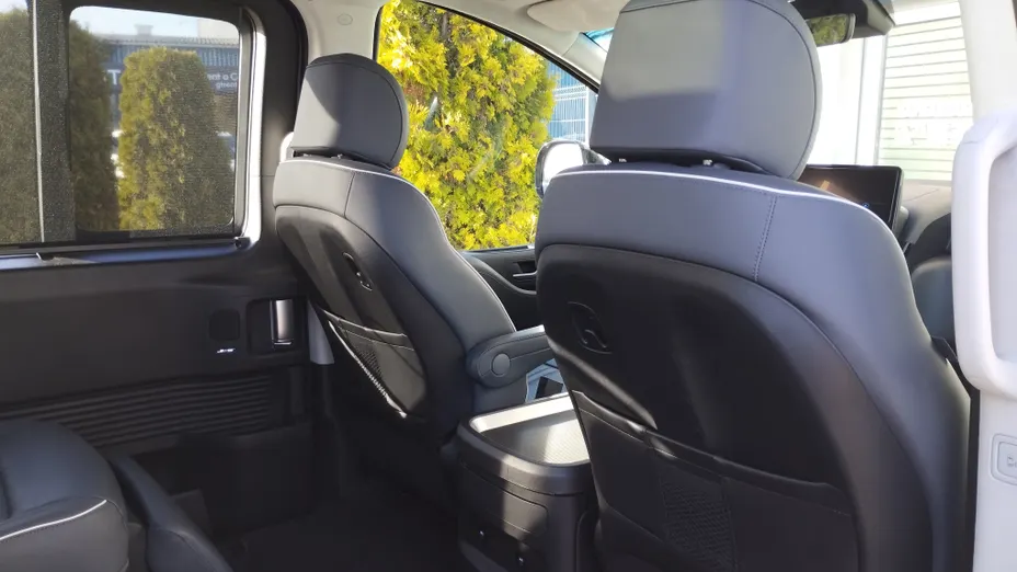 HYUNDAI Staria Staria 1.6 T-GDI HEV Luxury aut