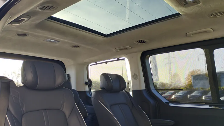 HYUNDAI Staria Staria 1.6 T-GDI HEV Luxury aut