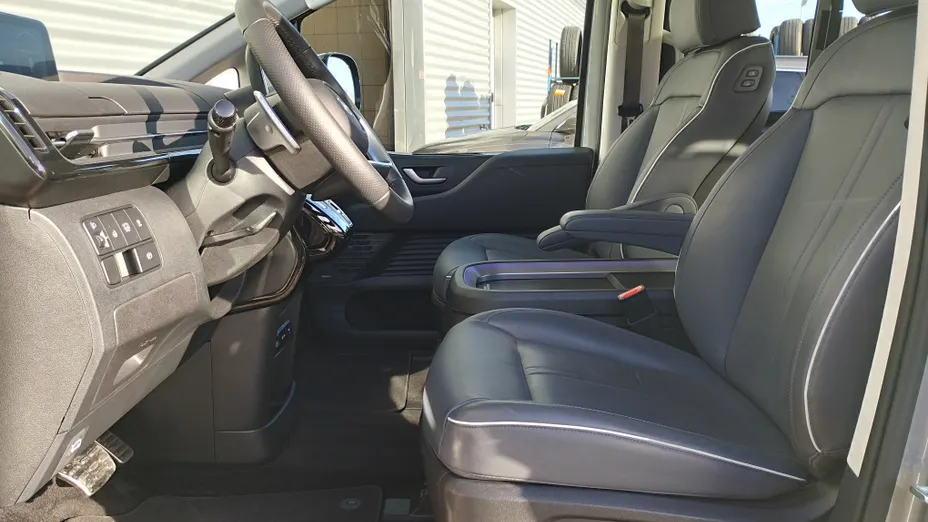 HYUNDAI Staria Staria 1.6 T-GDI HEV Luxury aut