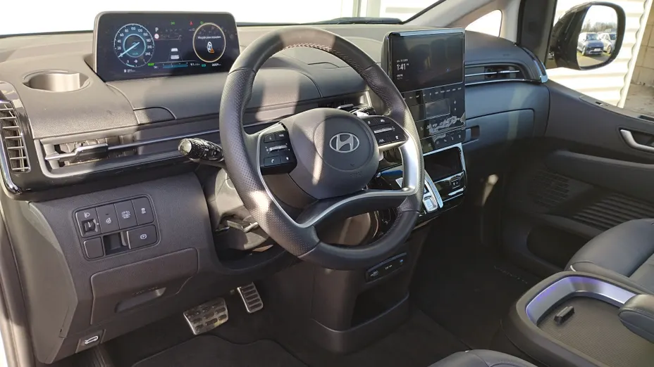 HYUNDAI Staria Staria 1.6 T-GDI HEV Luxury aut