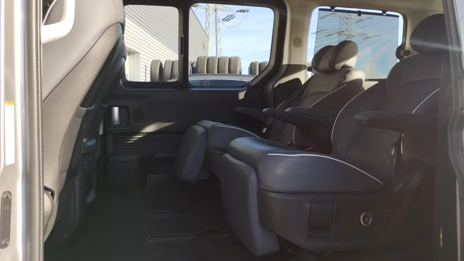 HYUNDAI Staria Staria 1.6 T-GDI HEV Luxury aut