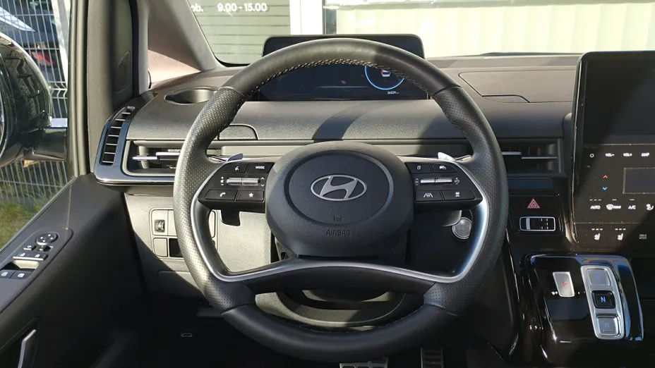 HYUNDAI Staria Staria 1.6 T-GDI HEV Luxury aut