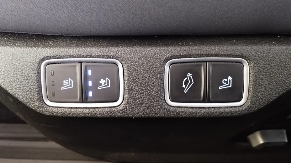 HYUNDAI Staria Staria 1.6 T-GDI HEV Luxury aut