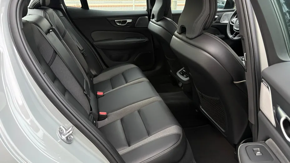 VOLVO S60 S60 B5 B AWD Ultimate Dark aut