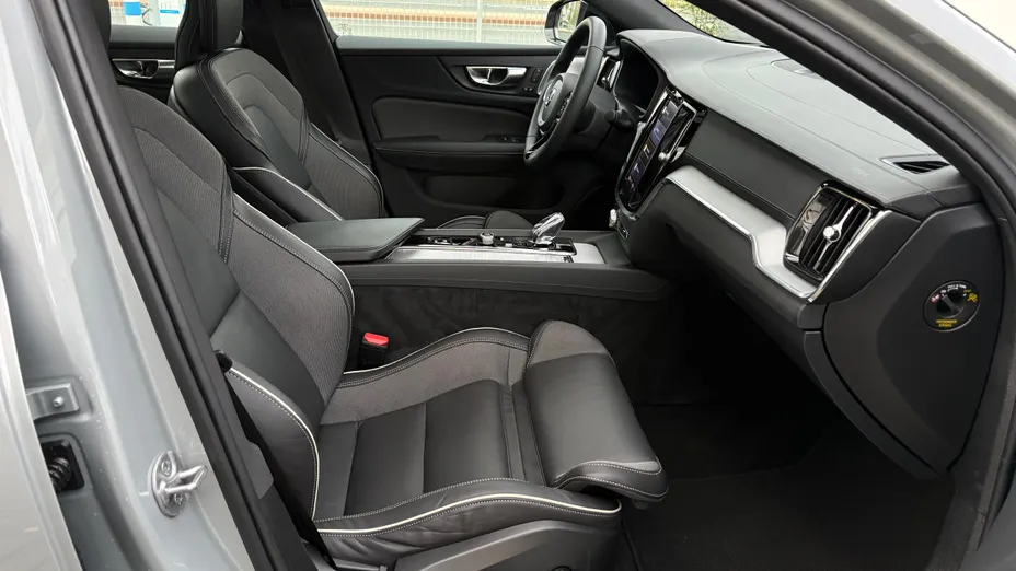 VOLVO S60 S60 B5 B AWD Ultimate Dark aut