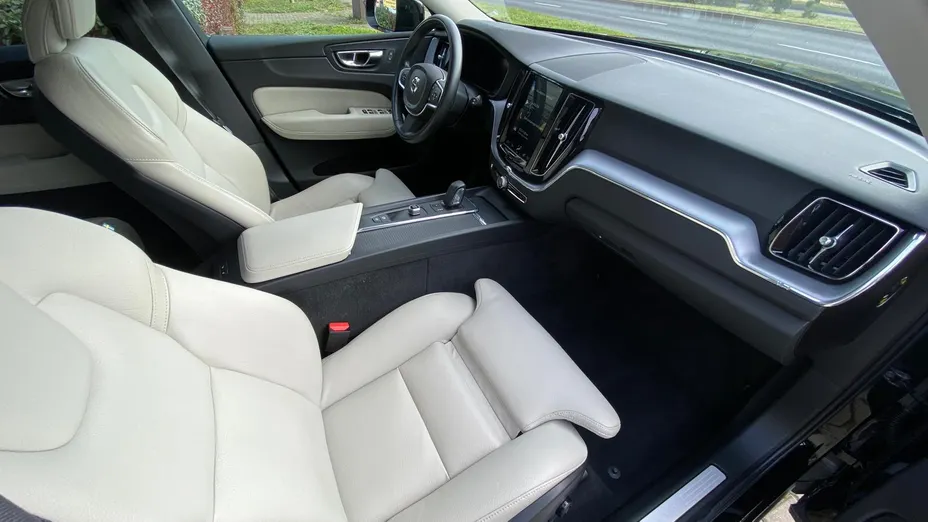 VOLVO XC60 XC60 B5 B AWD Momentum Pro aut