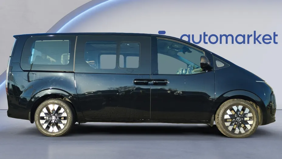 HYUNDAI Staria Staria 1.6 T-GDI HEV Luxury aut