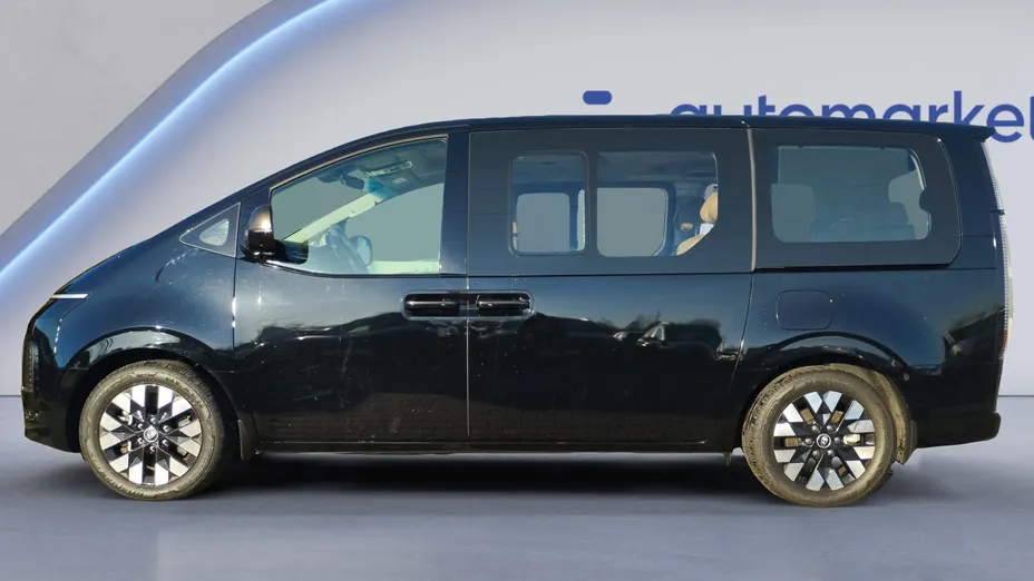 HYUNDAI Staria Staria 1.6 T-GDI HEV Luxury aut