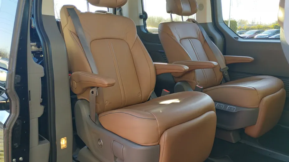 HYUNDAI Staria Staria 1.6 T-GDI HEV Luxury aut