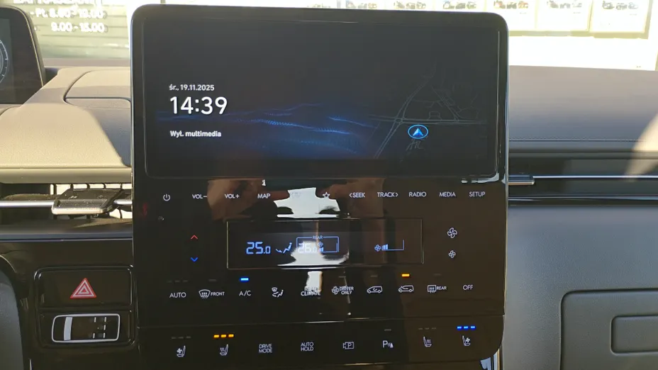 HYUNDAI Staria Staria 1.6 T-GDI HEV Luxury aut