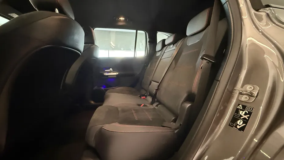 MERCEDES-BENZ GLB GLB 200 AMG Line 7G-DCT