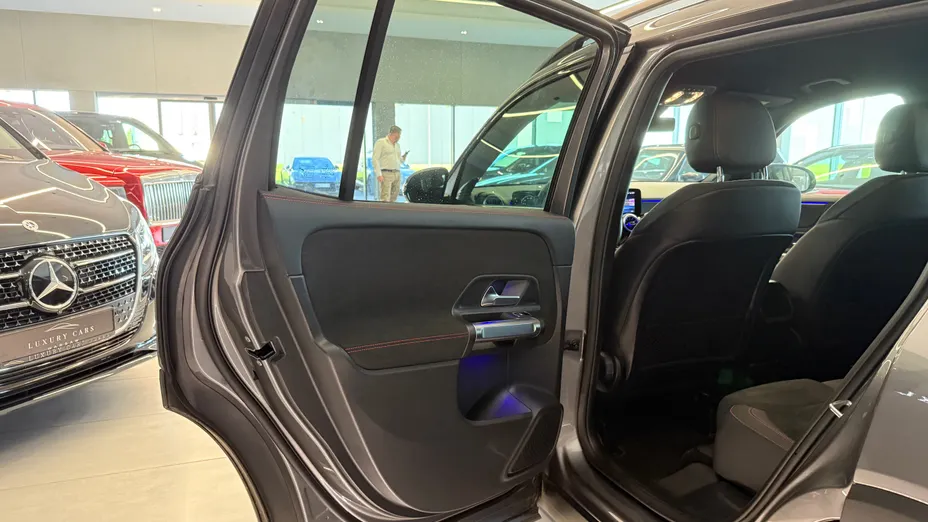 MERCEDES-BENZ GLB GLB 200 AMG Line 7G-DCT