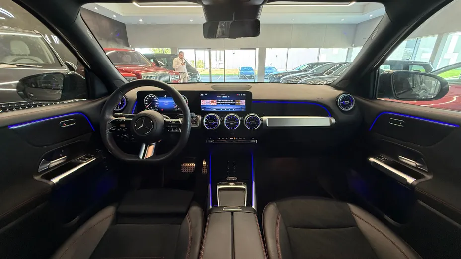 MERCEDES-BENZ GLB GLB 200 AMG Line 7G-DCT