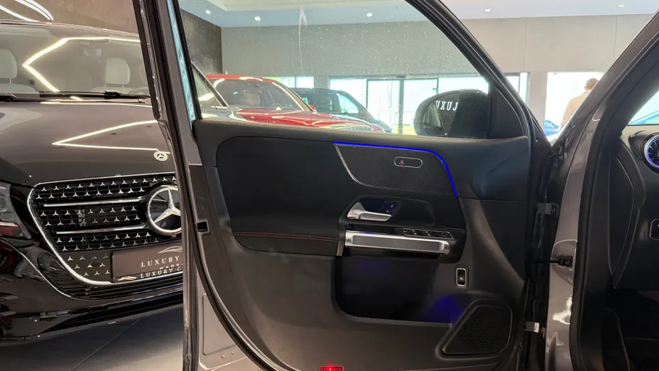 MERCEDES-BENZ GLB GLB 200 AMG Line 7G-DCT