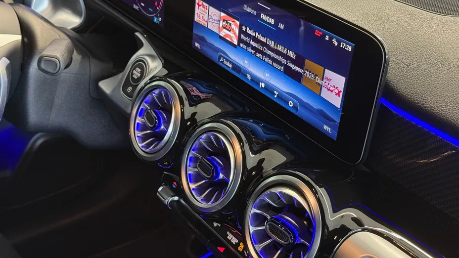 MERCEDES-BENZ GLB GLB 200 AMG Line 7G-DCT