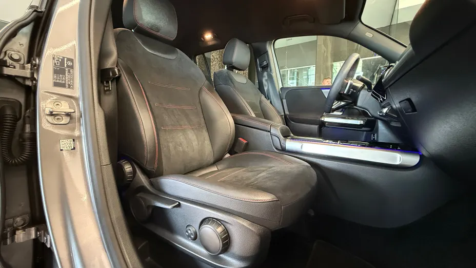 MERCEDES-BENZ GLB GLB 200 AMG Line 7G-DCT