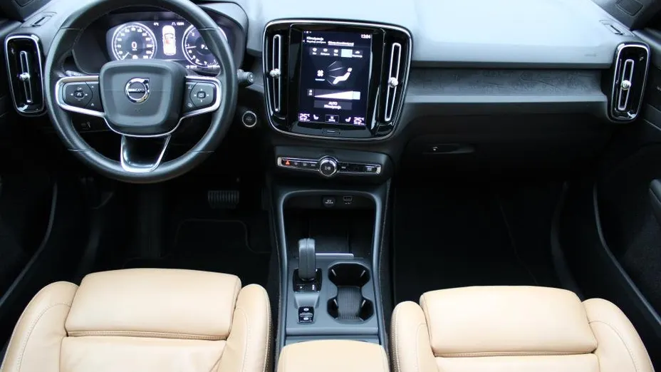 VOLVO XC40 XC40 D3 Momentum aut