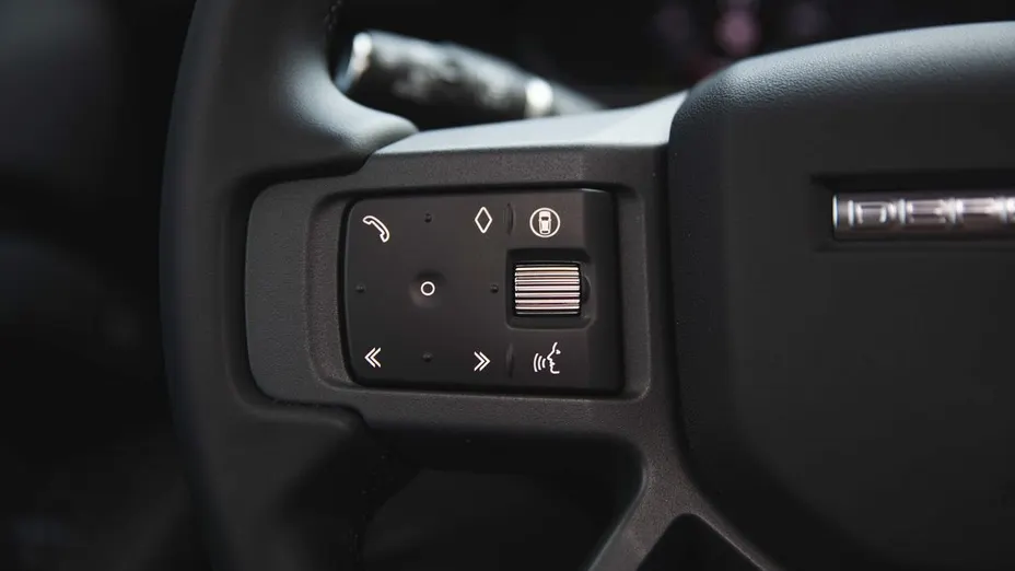 LAND ROVER Defender Defender 110 3.0 D300 mHEV X-Dynamic SE