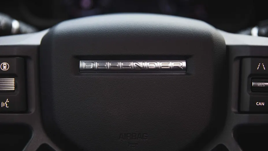 LAND ROVER Defender Defender 110 3.0 D300 mHEV X-Dynamic SE