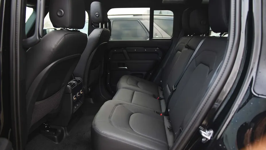 LAND ROVER Defender Defender 110 3.0 D300 mHEV X-Dynamic SE