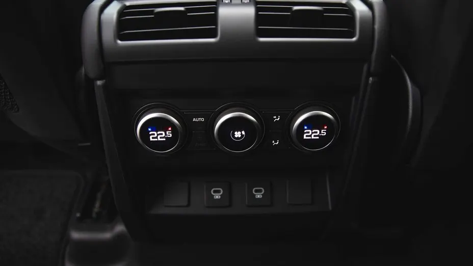 LAND ROVER Defender Defender 110 3.0 D300 mHEV X-Dynamic SE
