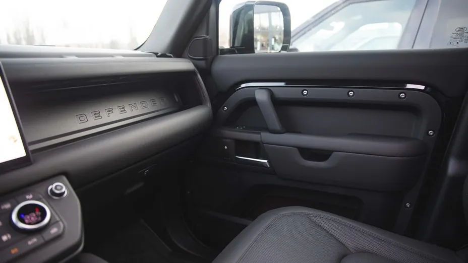 LAND ROVER Defender Defender 110 3.0 D300 mHEV X-Dynamic SE