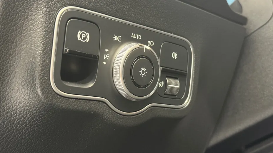 MERCEDES-BENZ GLA GLA 200 AMG Line