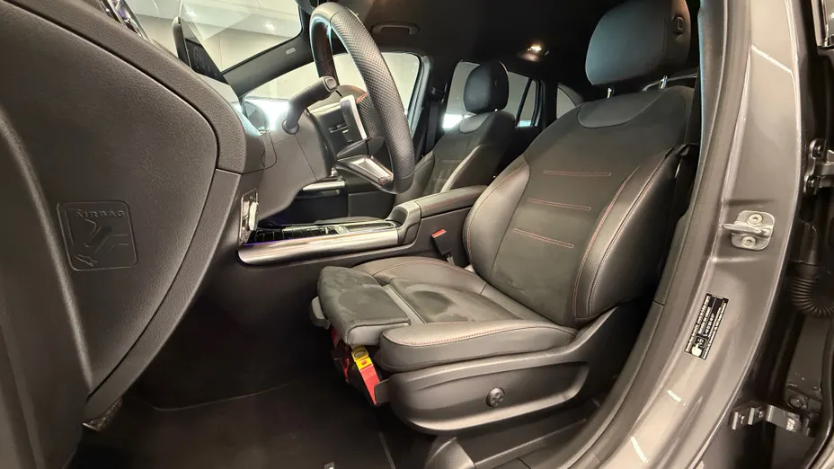MERCEDES-BENZ GLA GLA 200 AMG Line