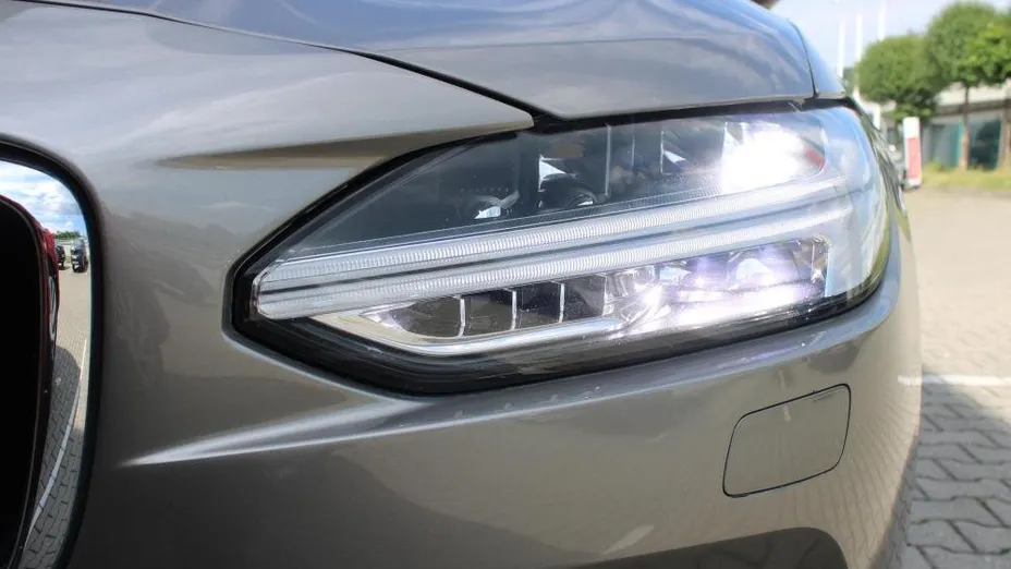 VOLVO V90 V90 B4 D Momentum Pro aut