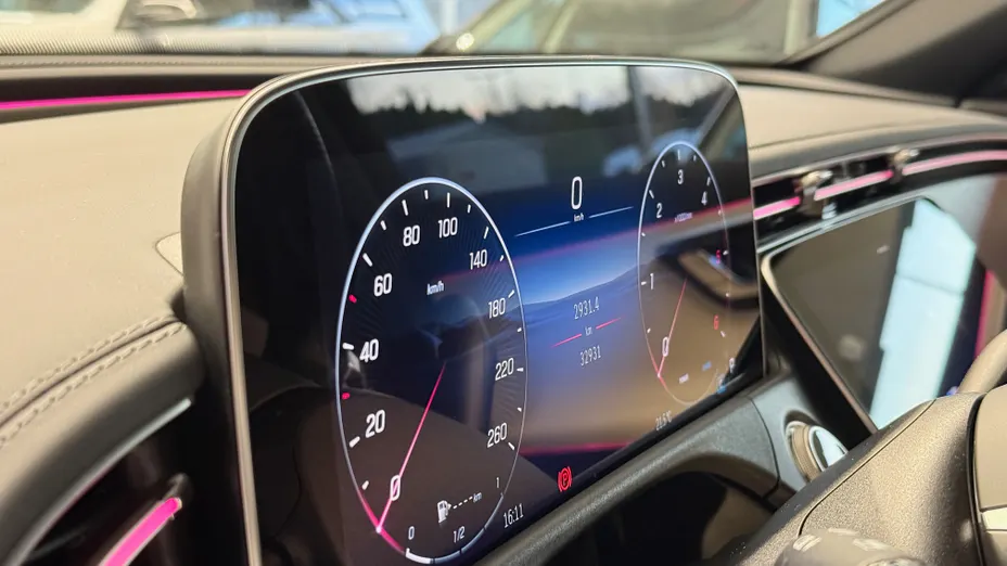 MERCEDES-BENZ E Klasa E 220 d 4-Matic AMG