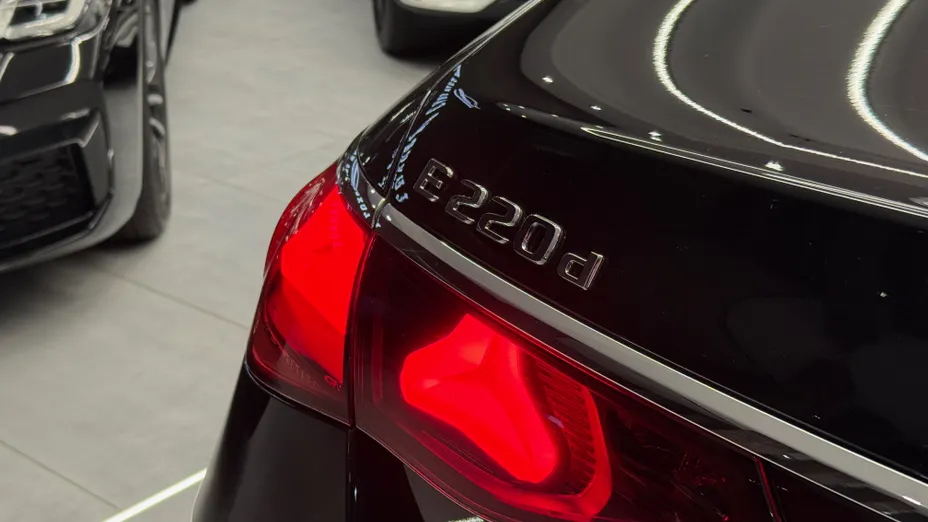 MERCEDES-BENZ E Klasa E 220 d 4-Matic AMG