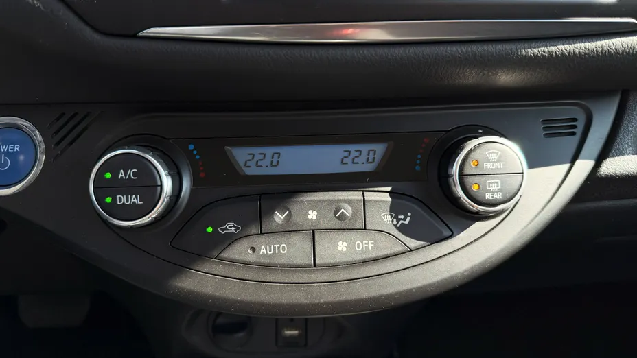 TOYOTA Yaris Yaris Hybrid 100 Premium