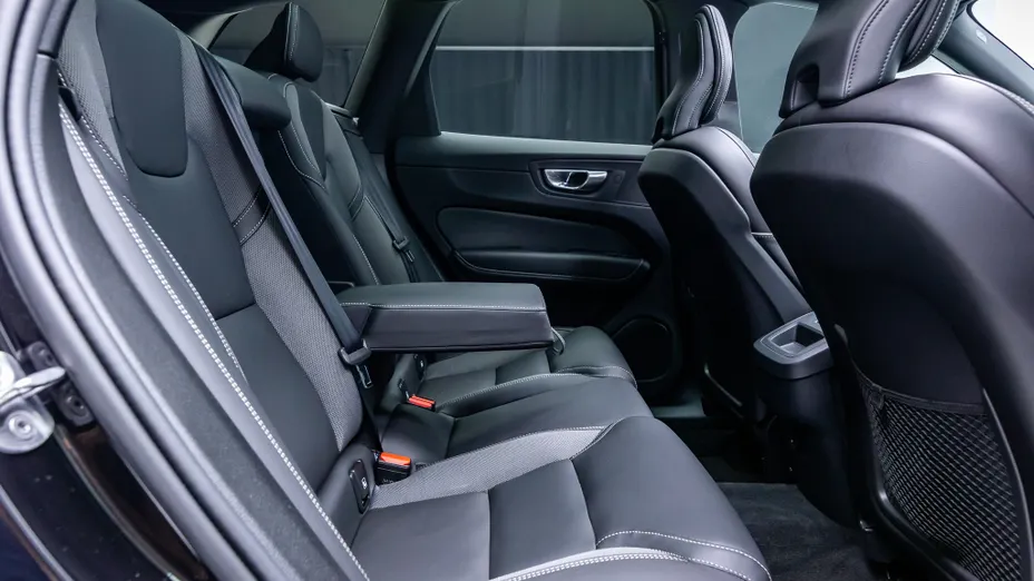 VOLVO XC60 XC60 B4 D Plus Dark aut