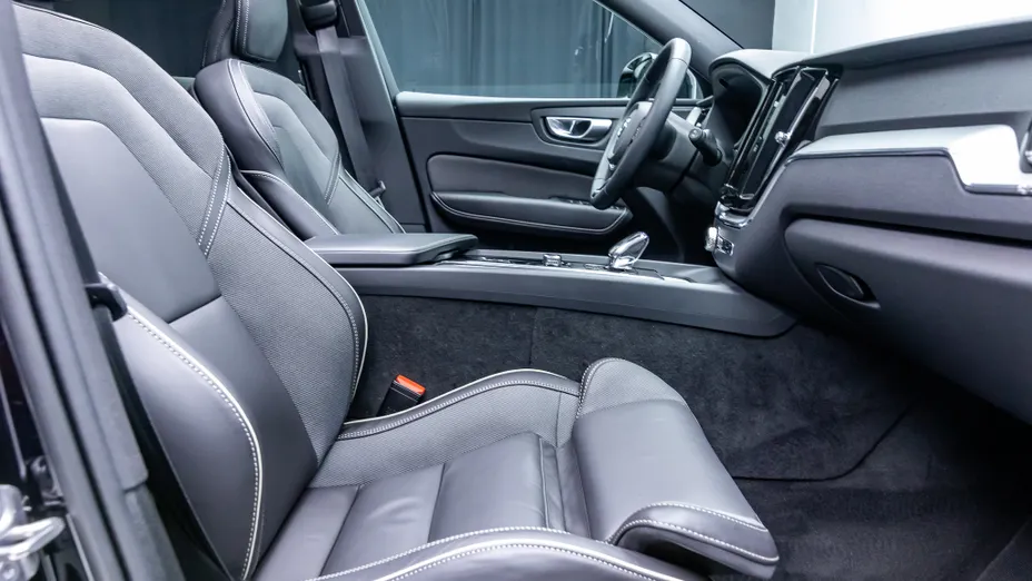 VOLVO XC60 XC60 B4 D Plus Dark aut