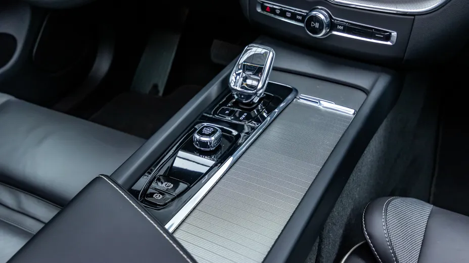 VOLVO XC60 XC60 B4 D Plus Dark aut