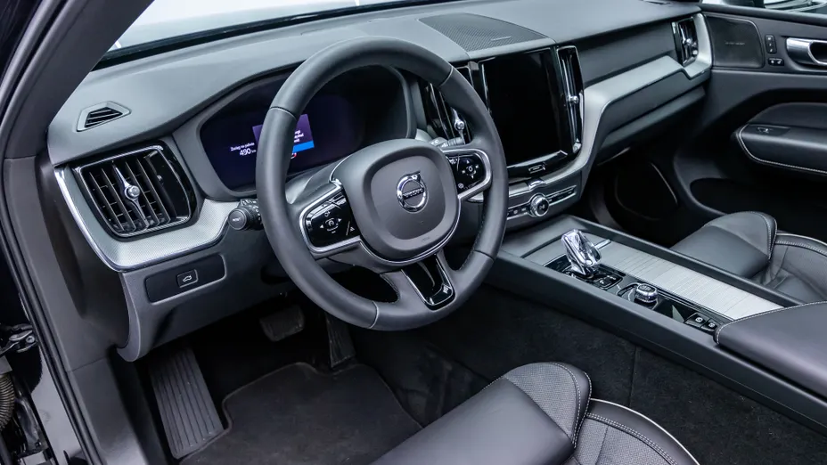 VOLVO XC60 XC60 B4 D Plus Dark aut