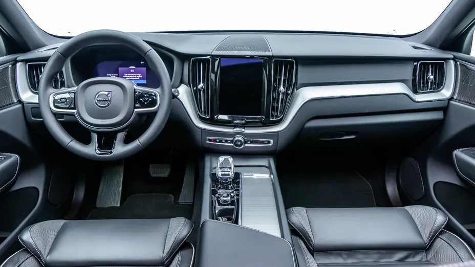 VOLVO XC60 XC60 B4 D Plus Dark aut