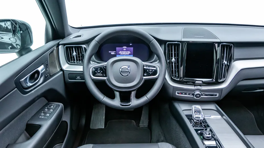VOLVO XC60 XC60 B4 D Plus Dark aut