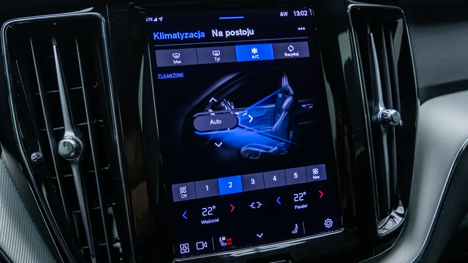 VOLVO XC60 XC60 B4 D Plus Dark aut
