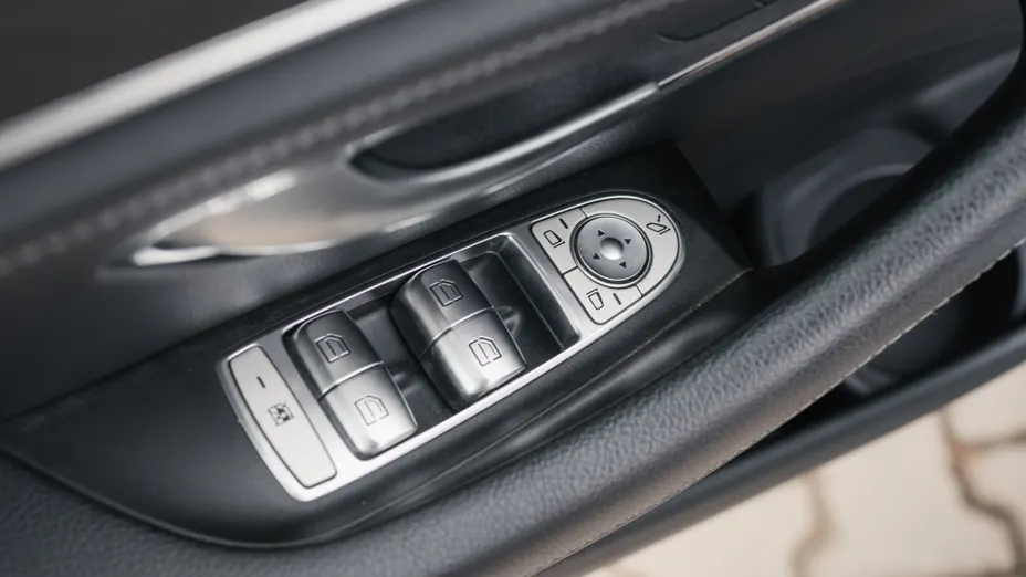 MERCEDES-BENZ E Klasa E 220 d AMG