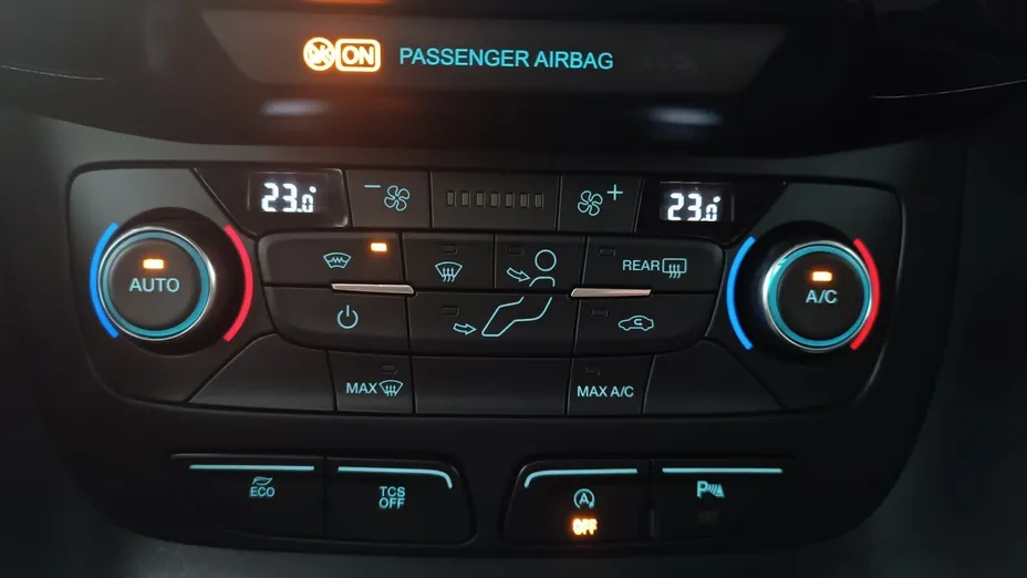 FORD Tourneo Connect Gr. Tourneo Connect 1.5 TDCi Titanium PowerShift