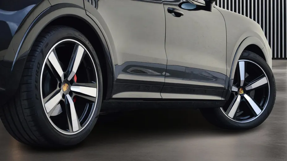 PORSCHE Cayenne Cayenne GTS